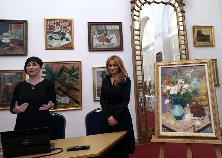 Muzeograf drd. Ana-Maria Măciucă si artista Maria JARDÃ la MMB in 25 ian. 2020