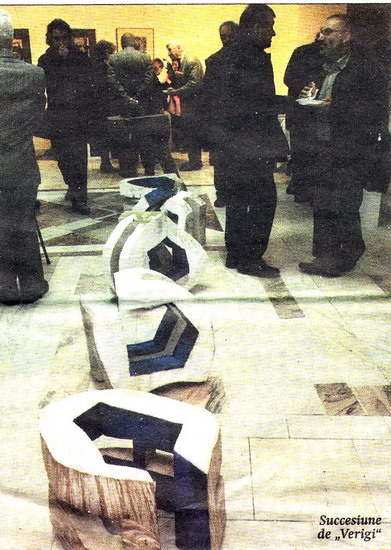 MAXIM DUMITRAS - Imagine de la vernisajul expozitiei de la Galeria SENSO Foto Adevarul 12 martie 2008