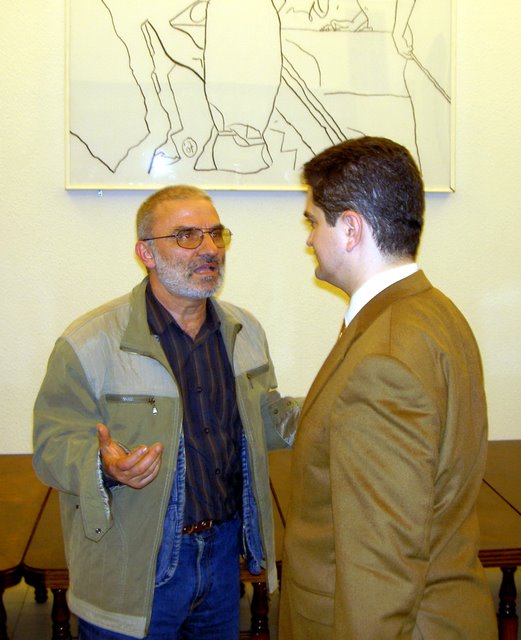 Marin Raducu sustinand cauza monumentelor medievale in fata Ministrului Culturii Teodor Paleologu la ICR 2009