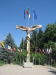 Statuia „Bucovina înaripată”, realizată de Mircea Dăneasa și amplasată în Parcul Drapelelor din Suceava