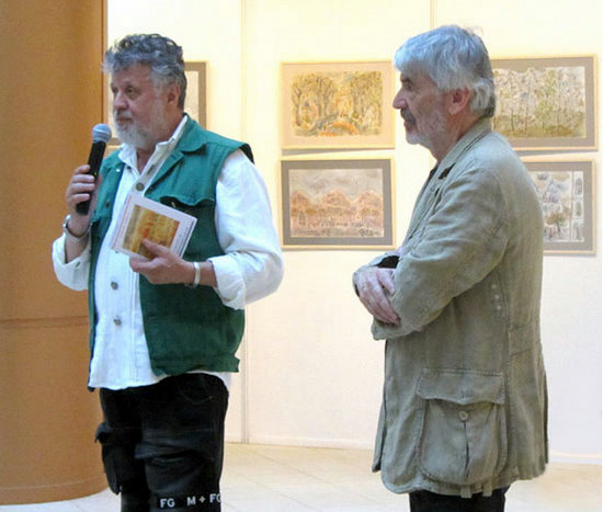 Criticul de arta Pavel Susara la vernisajul expozitiei Mihai Macri de la Galeria Dialog din 22 mai 2014
